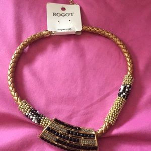 Absolutely stunning necklace